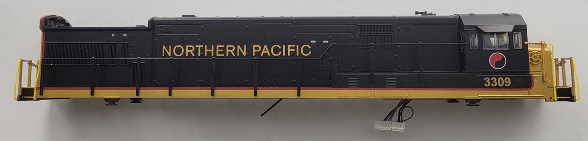 American Flyer 48161-2 Northern Pacific U-33C Legacy Diesel Loco Shell #3309