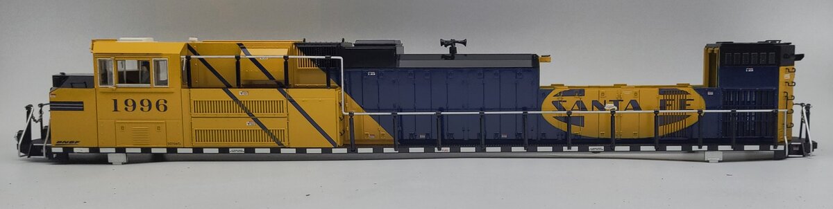 Lionel 38735-7 Santa Fe BNSF Heritage SD70ACE Diesel Locomotive Shell #1996