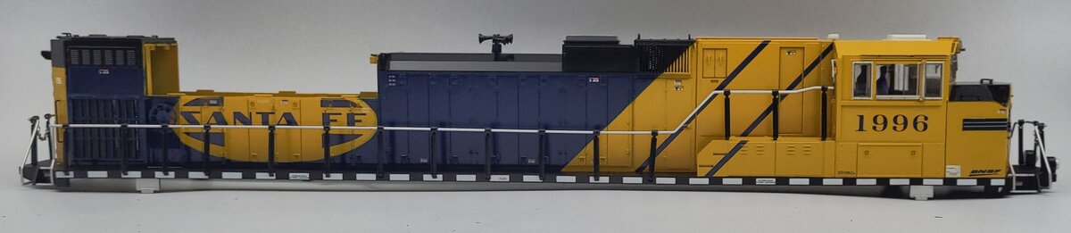Lionel 38735-7 Santa Fe BNSF Heritage SD70ACE Diesel Locomotive Shell #1996