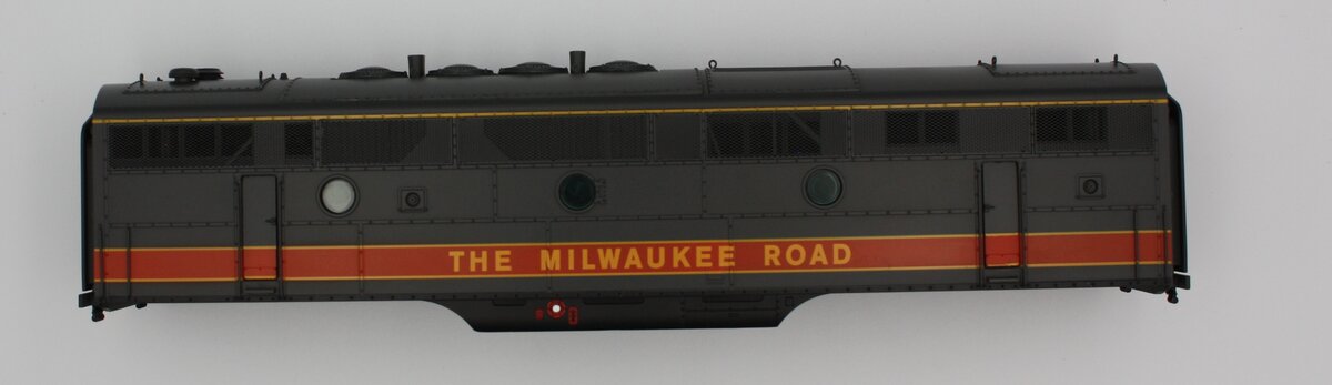 Lionel 34588-2 Milwaukee Road F3-B Postwar Scale Diesel Body Shell