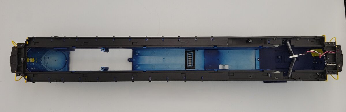Lionel 6804100002 Blue/Yellow CSX SD70ACe Diesel Locomotive Body Shell #4837
