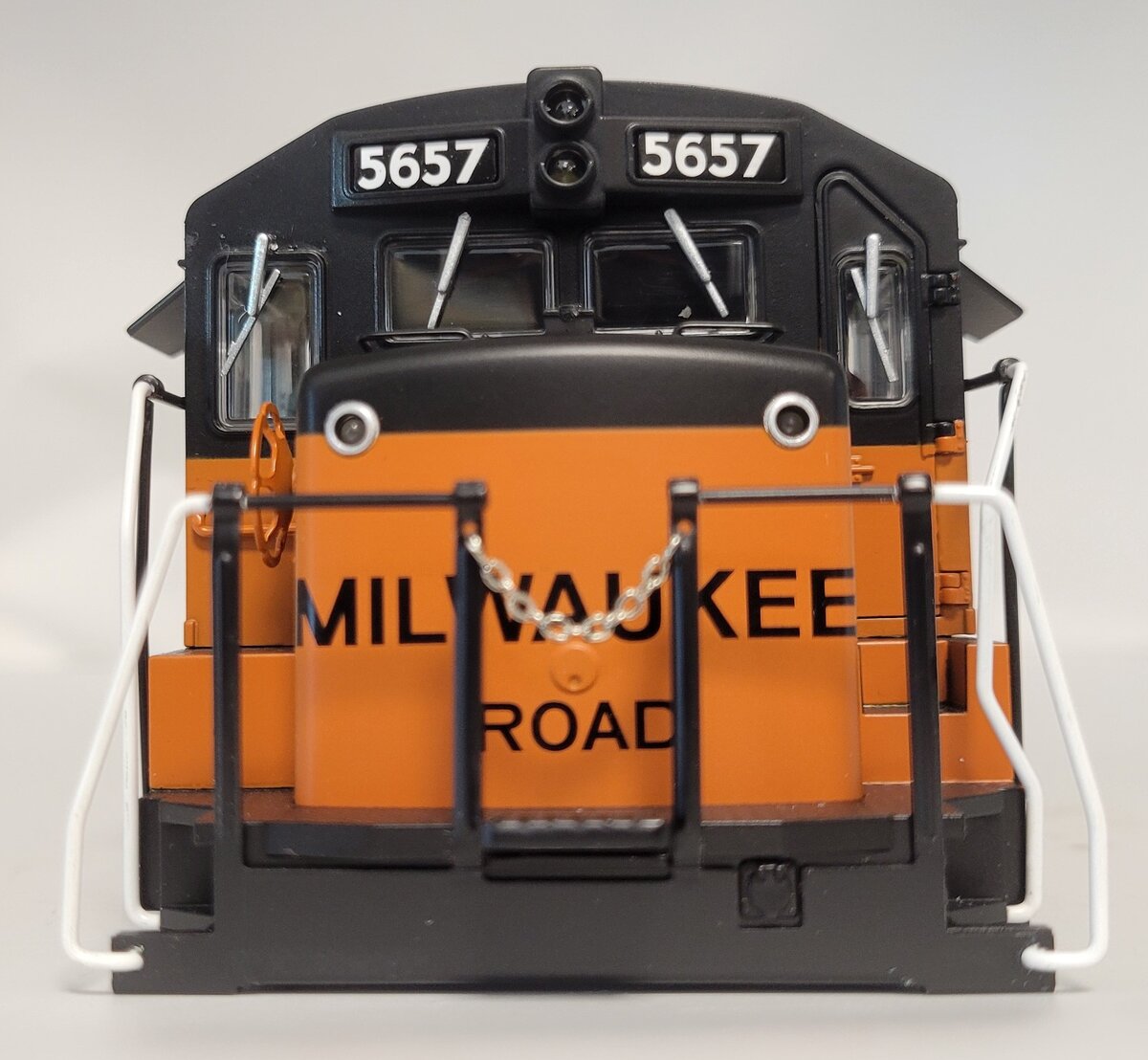 Lionel 28265-2 Milwaukee Road U30-C Diesel Locomotive Shell #5657