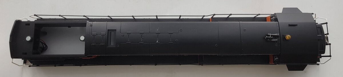 Lionel 28265-2 Milwaukee Road U30-C Diesel Locomotive Shell #5657