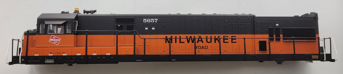Lionel 28265-2 Milwaukee Road U30-C Diesel Locomotive Shell #5657