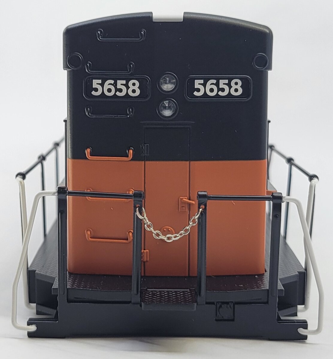 Lionel 28266-2 #5659 Milwaukee Rd U30C Non-Powered Shell
