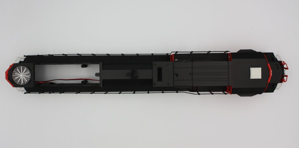 Lionel 34614-007 SD-70 M-2 CN #8020 Shell