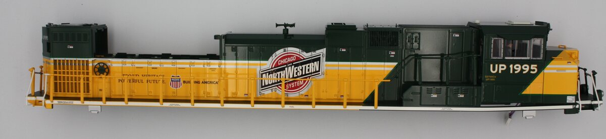 Lionel 28280-002 SD-70 Ace Chicago & Northwestern #1995 Shell