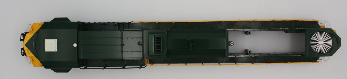 Lionel 28280-002 SD-70 Ace Chicago & Northwestern #1995 Shell