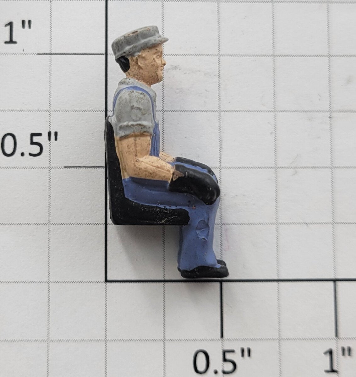 Lionel 38071-14 Seated Gray Engineer Figure