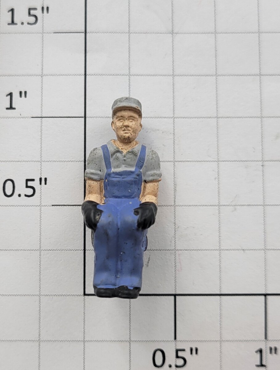 Lionel 38071-14 Seated Gray Engineer Figure