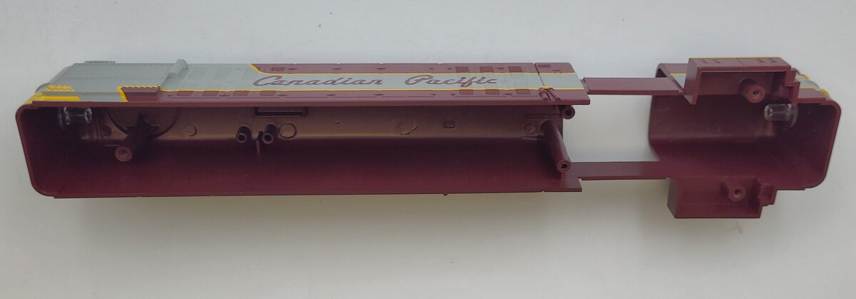 Lionel 38501-2 Canadian Pacific RS-3 Diesel Locomotive Cabless Shell #8501