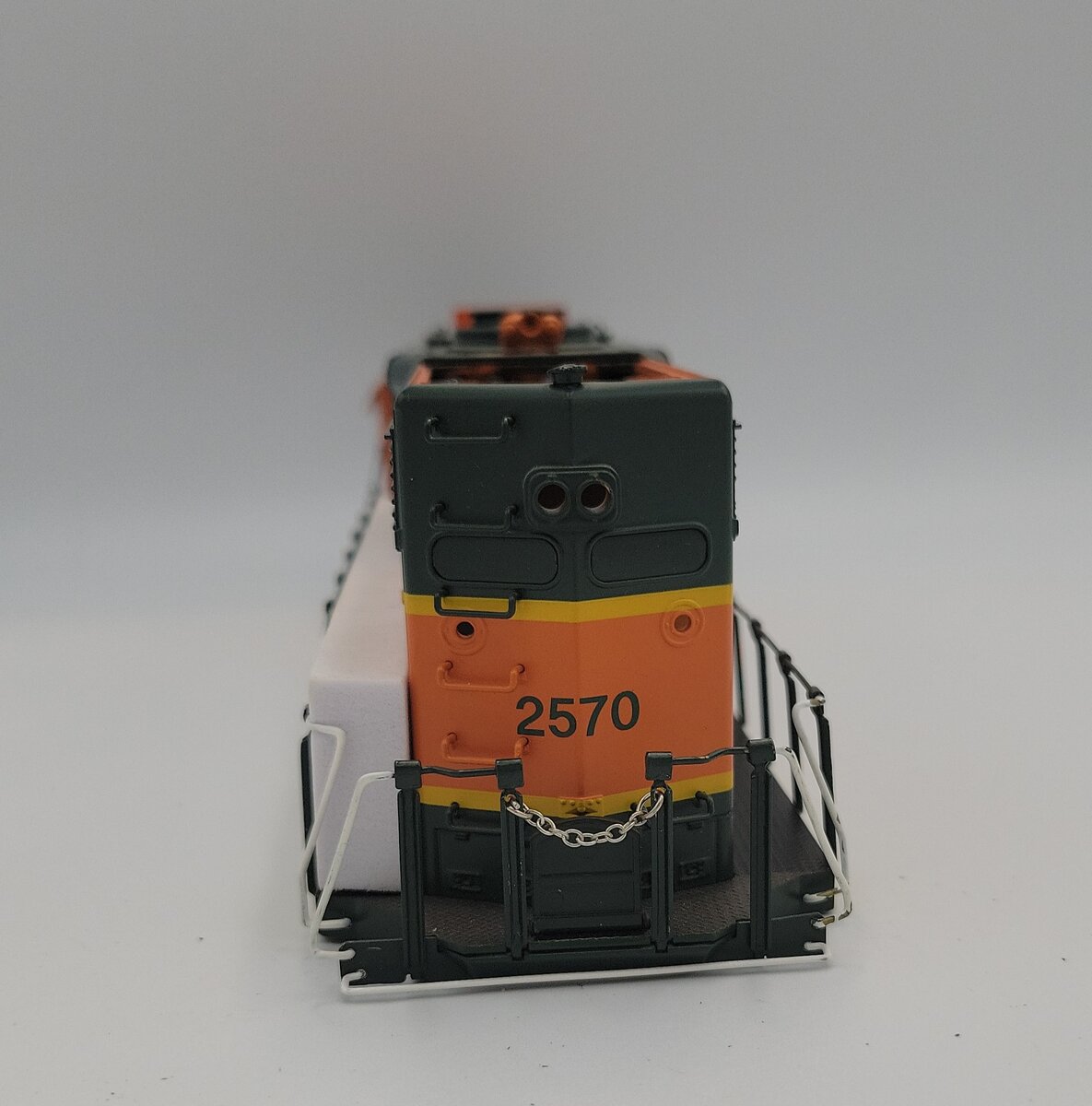 Lionel 2570-1 O Gauge Burlington Northern Santa Fe Legacy Diesel Loco Shell