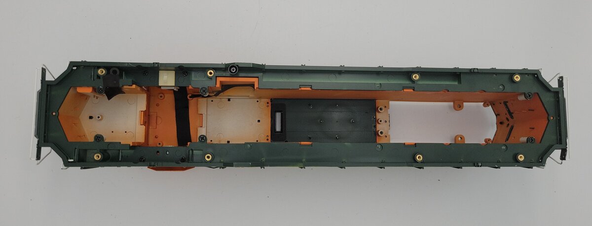 Lionel 2570-1 O Gauge Burlington Northern Santa Fe Legacy Diesel Loco Shell