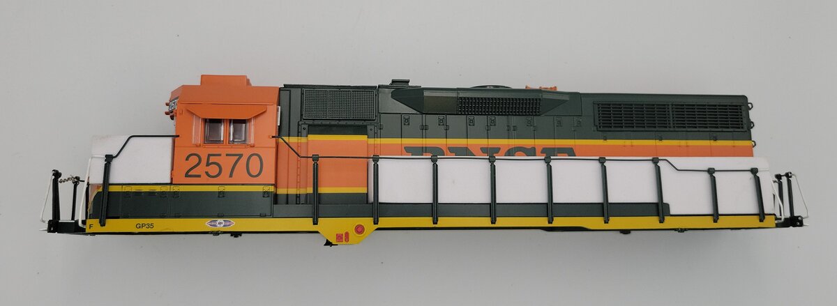 Lionel 2570-1 O Gauge Burlington Northern Santa Fe Legacy Diesel Loco Shell