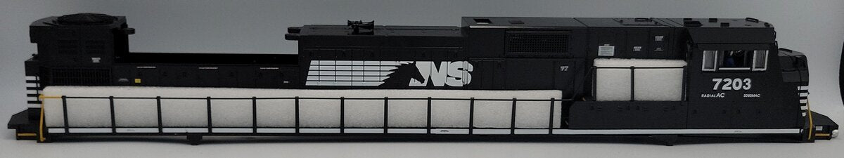 Lionel 38585-2 Norfolk Southern SD-80MAC Diesel Locomotive Body Shell #7203