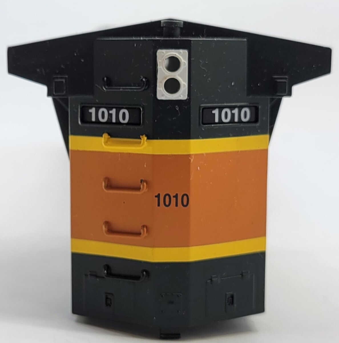 Lionel 8253-2 BNSF Dash-9 Diesel Body Shell #1010