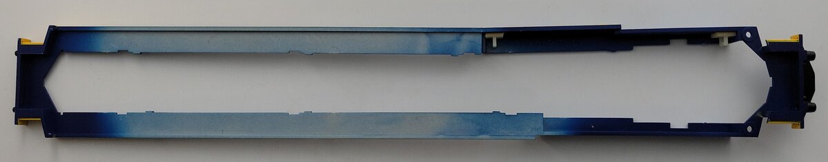 Lionel 18282-6 CSX Dash-9-44CW Diesel Locomotive Blue / Yellow Walkway #9020