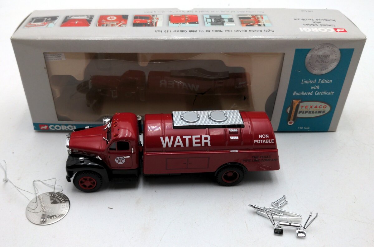 Corgi 53302 1:50 Scale Texaco Mack B Series Tanker W/Numbered Certificate