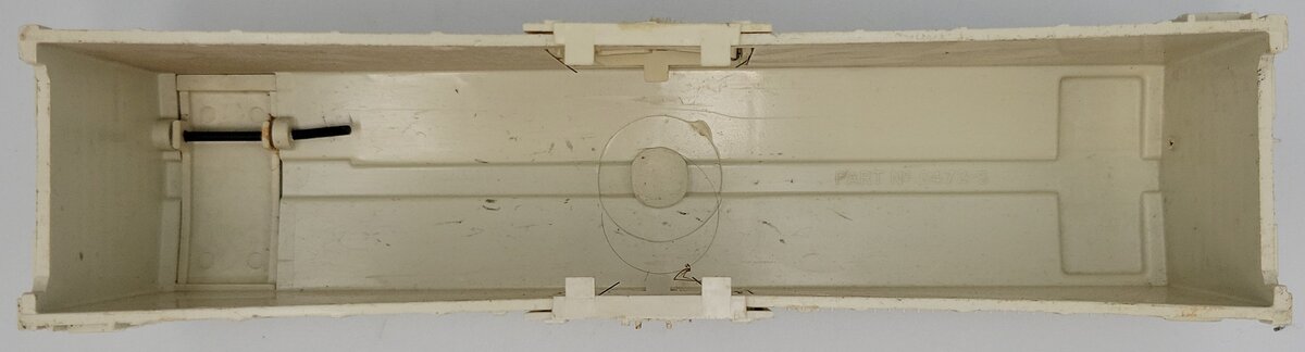 Lionel 3472-61 Eggshell Milk Car Shell w/ Doors, Frames and Operating Hatch