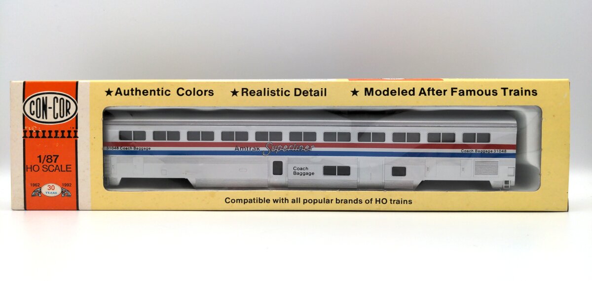 Con-Cor 0001-0822 HO Amtrak Phase III 85' Superliner Coach/Baggage Car