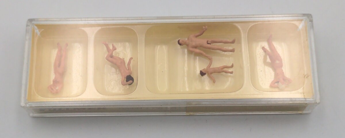 Vollmer 2332 HO Scale In The Sauna 4 Pcs