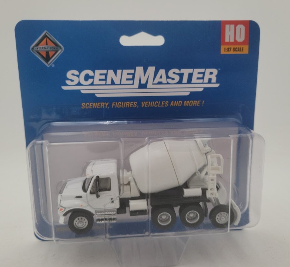 Walthers 949-11678 HO Scale White International 7600 3-Axle Cement Mixer