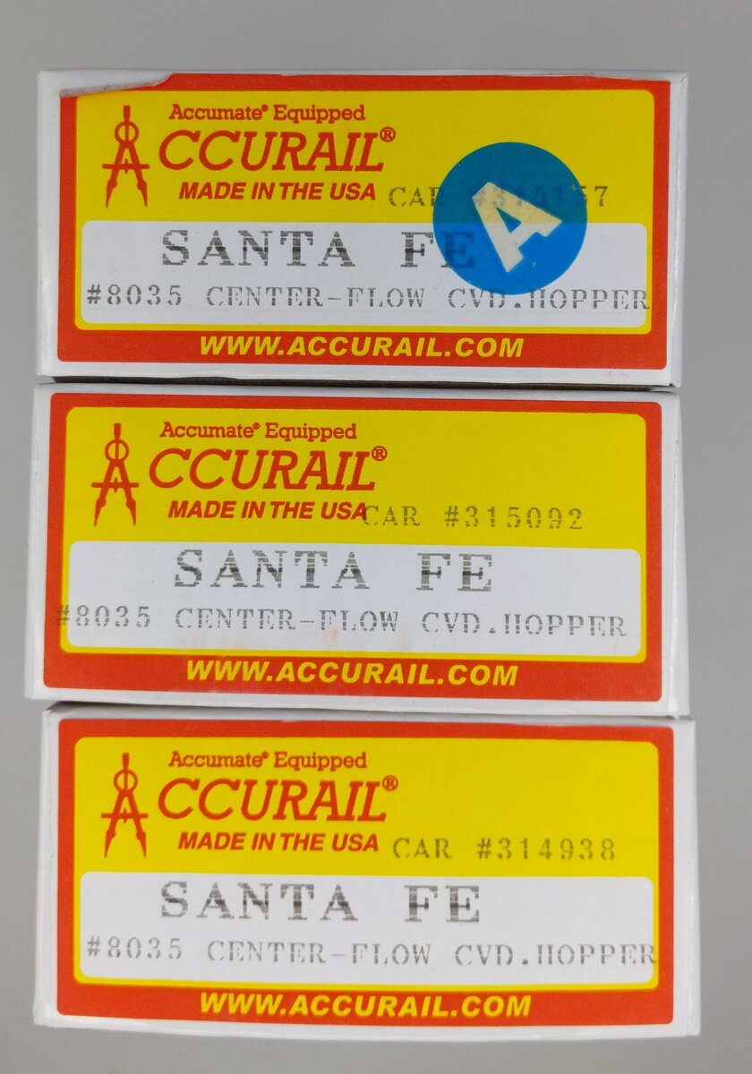 Accurail 8035 HO Scale Santa Fe Center Flow Covered Hopper ATSF Kit (Set of 3)