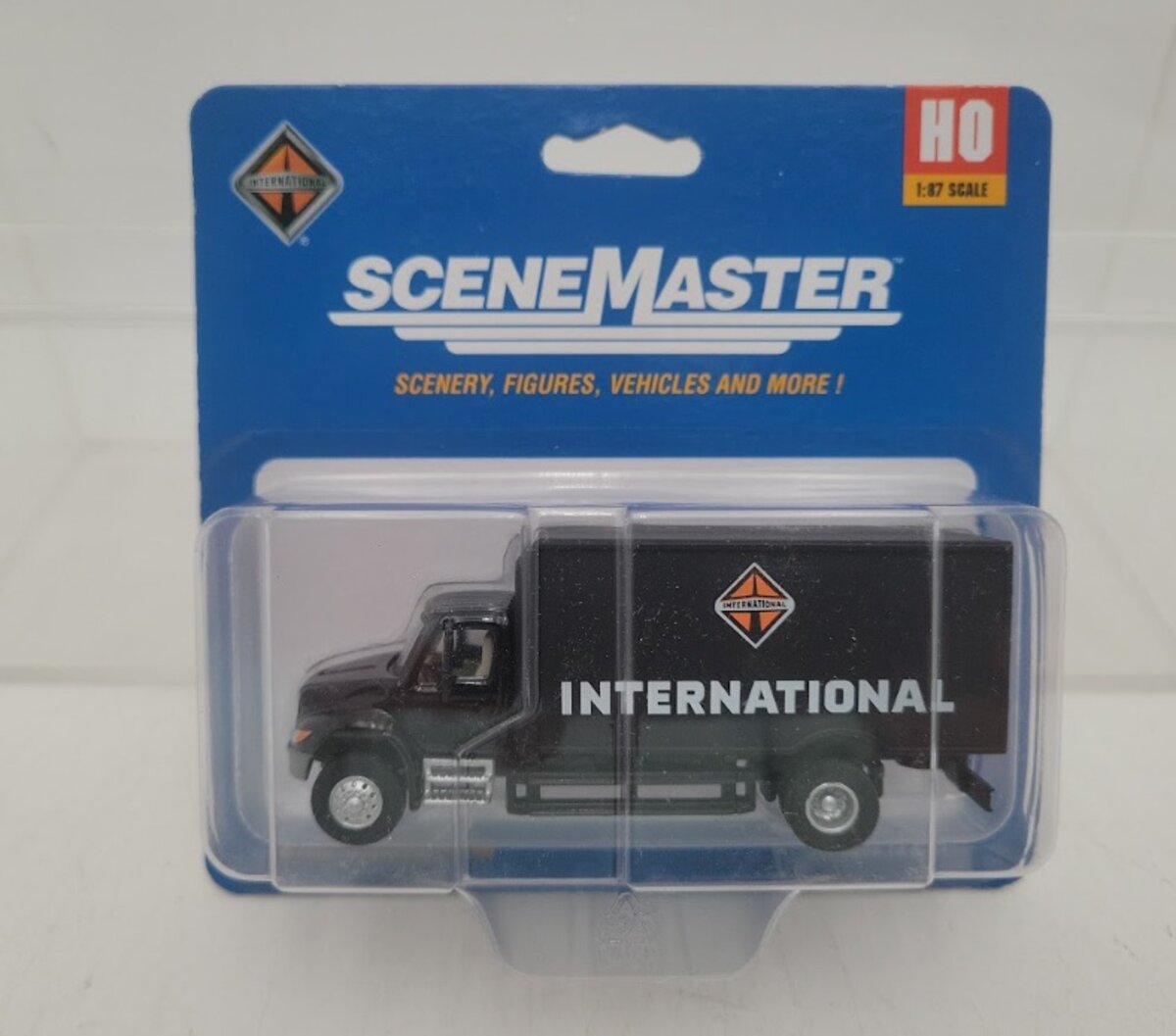 Walthers 949-11292 HO Scale Black International 4900 Single-Axle Box Van
