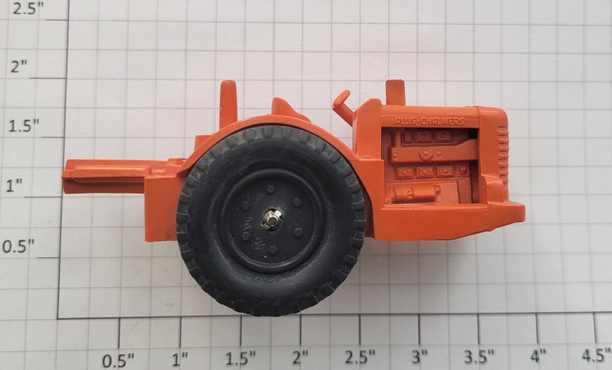 Lionel 6817-1 Orange Allis Chalmers Scraper Tractor Front