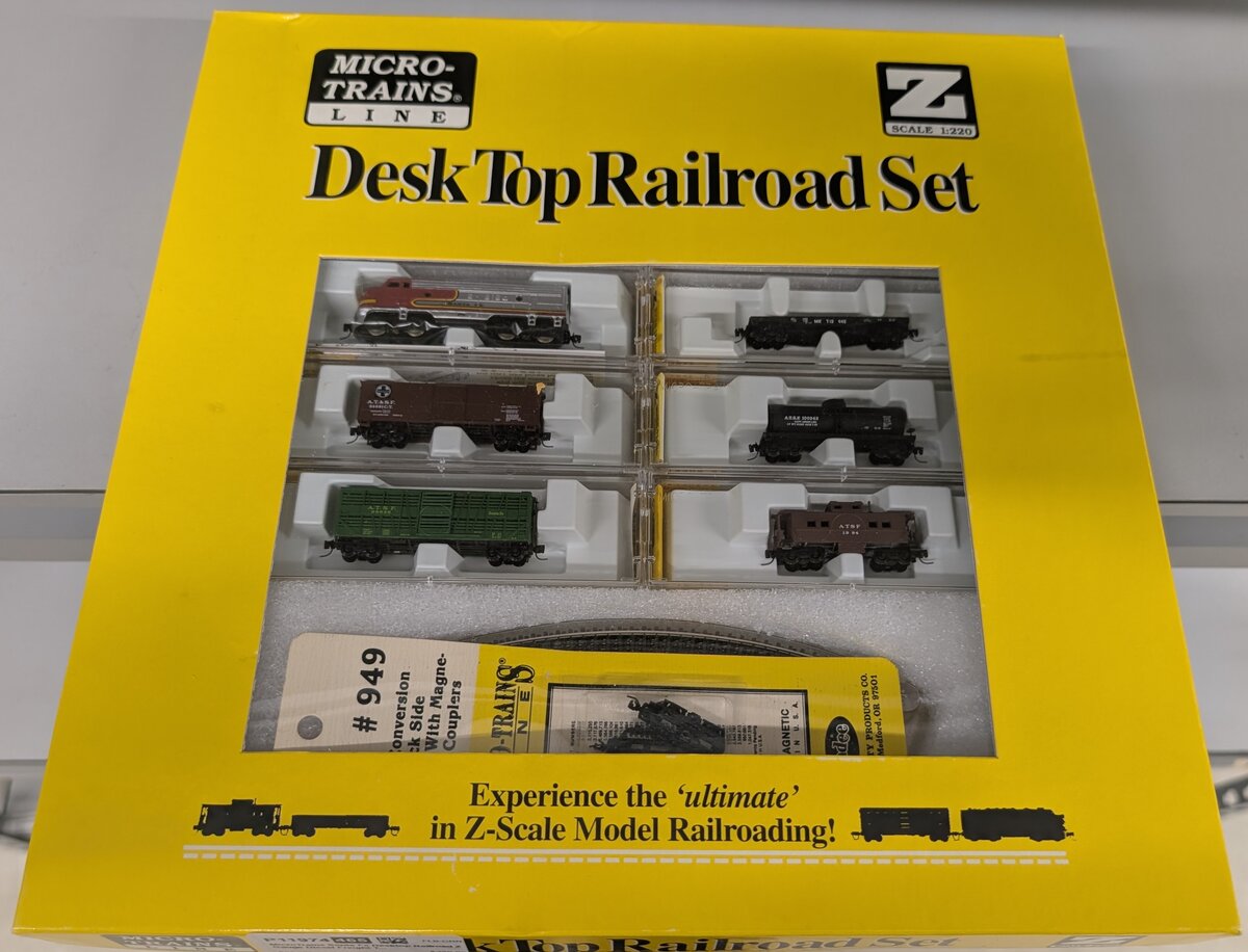 MicroTrains Santa Fe Desktop Railroad Z Gauge Diesel Freight Train Set