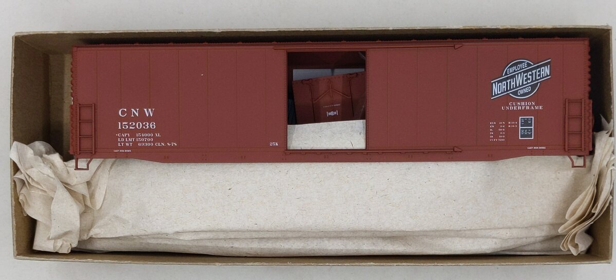 Accurail 5820 HO Scale Chicago and Northwestern 50' Welded Plug Door Box#:152036