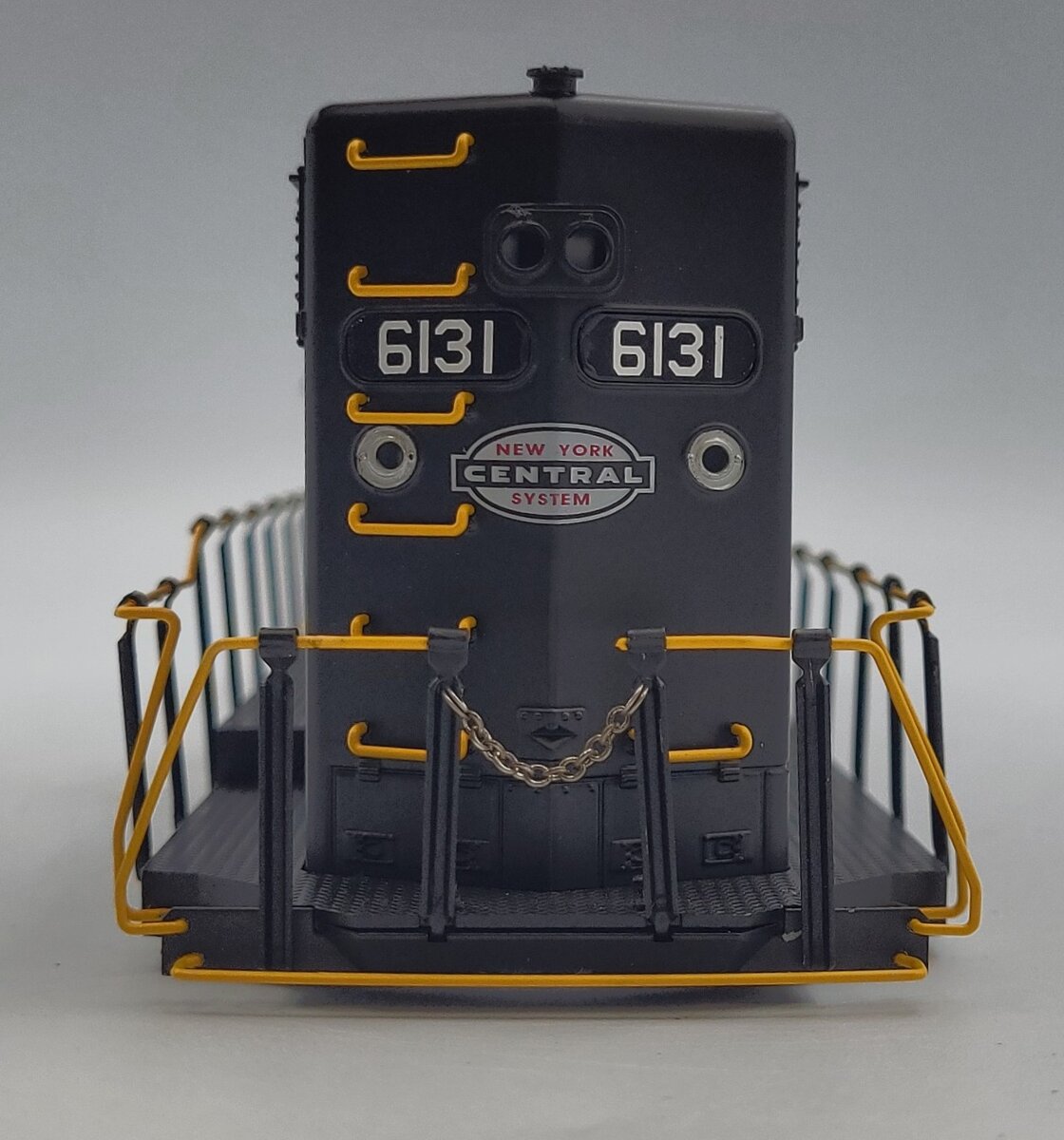Lionel 38524-2 New York Central GP-35 Diesel Locomotive Body Shell #6131