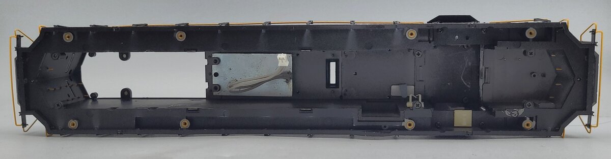 Lionel 38524-2 New York Central GP-35 Diesel Locomotive Body Shell #6131