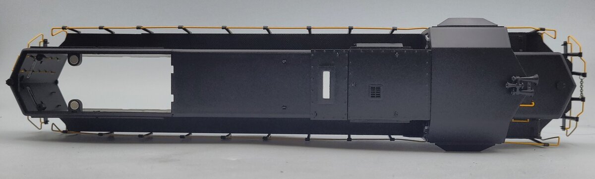 Lionel 38524-2 New York Central GP-35 Diesel Locomotive Body Shell #6131