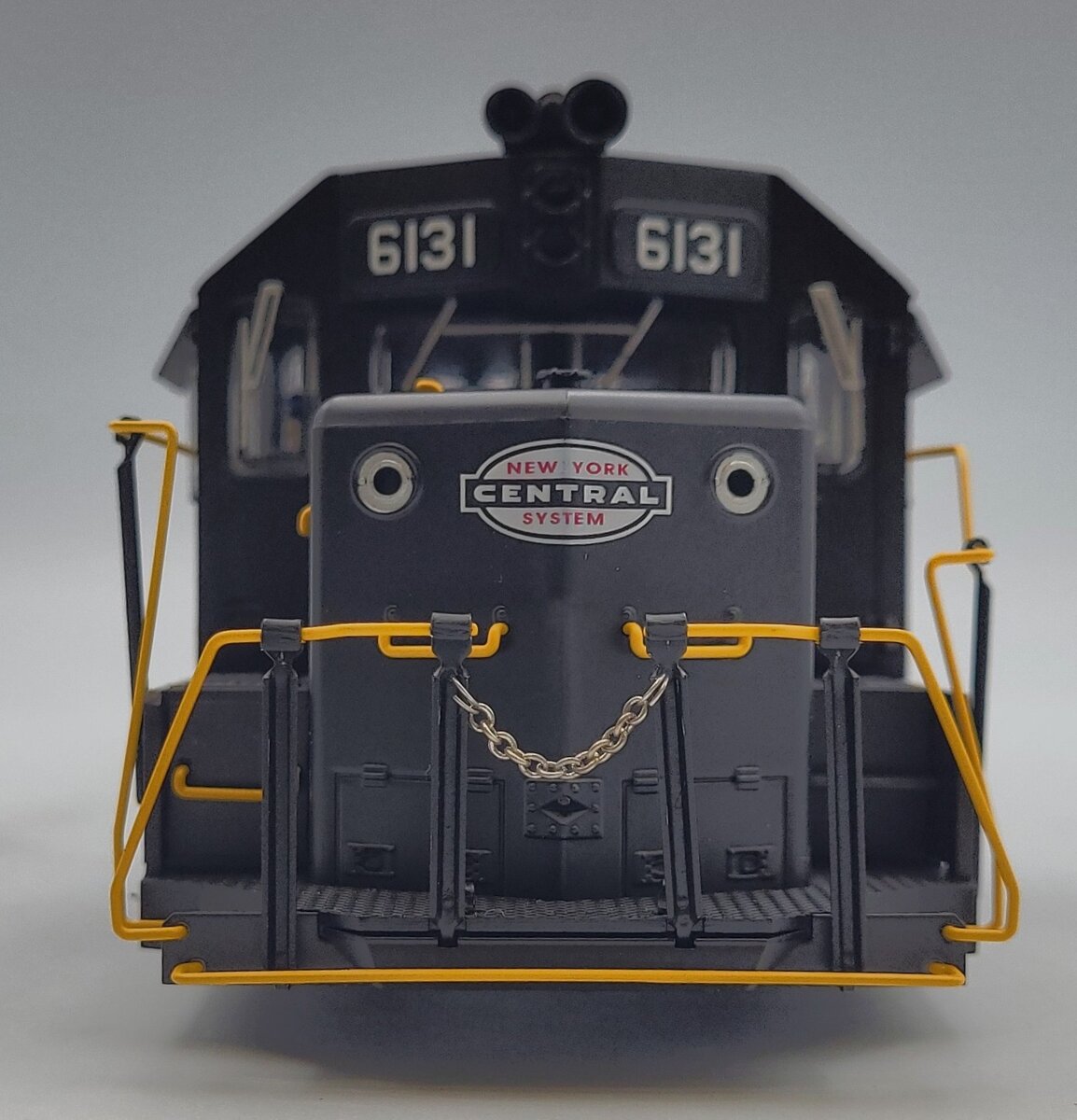 Lionel 38524-2 New York Central GP-35 Diesel Locomotive Body Shell #6131