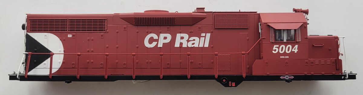 Lionel 39556-2 Canadian Pacific Rail GP-35 Diesel Locomotive #5004