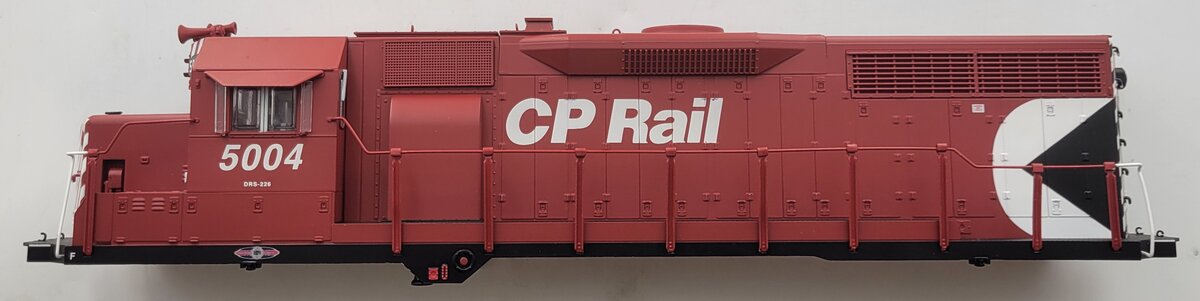 Lionel 39556-2 Canadian Pacific Rail GP-35 Diesel Locomotive #5004