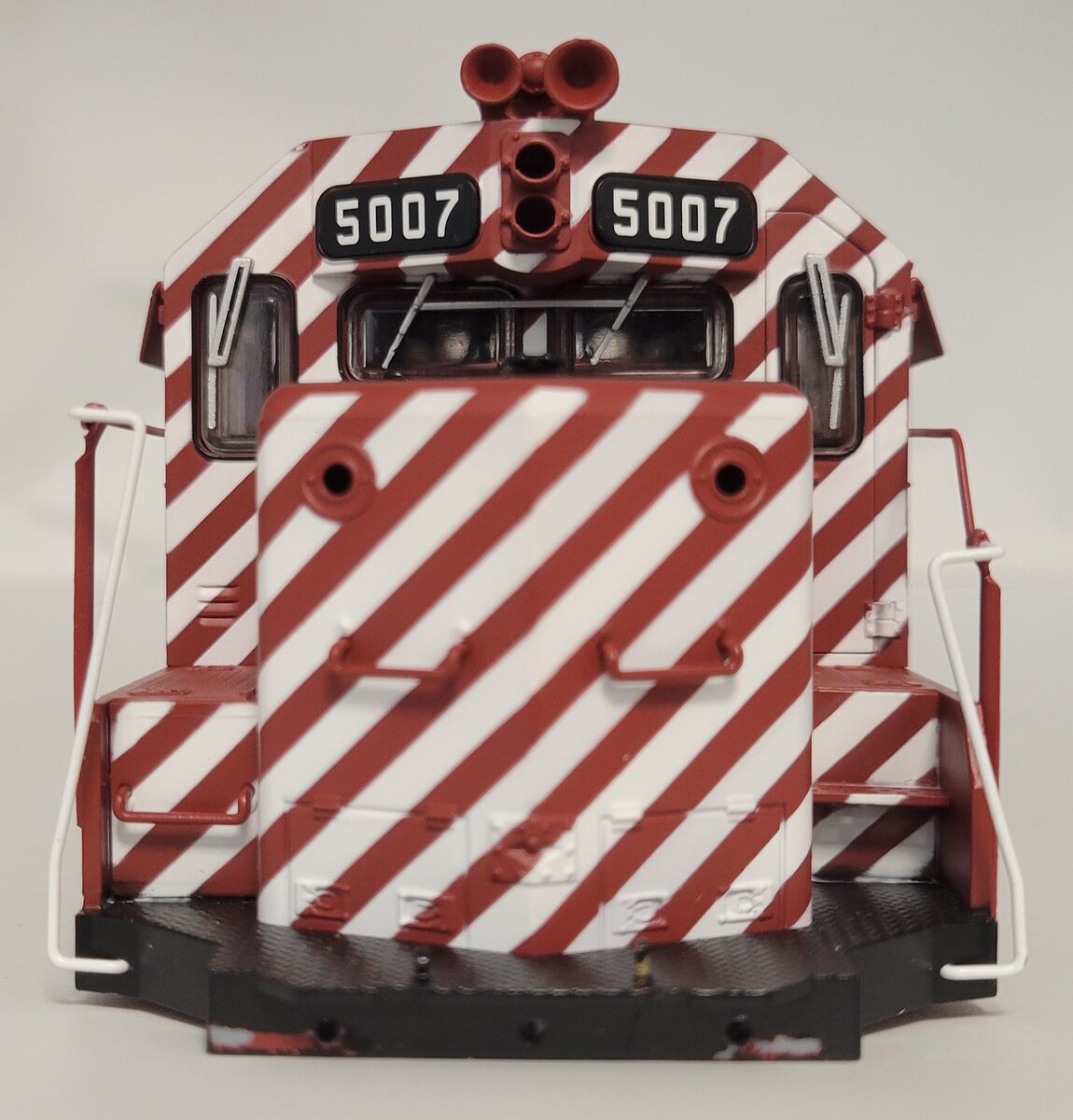 Lionel 39557-2 Canadian Pacific Rail GP-35 Diesel Locomotive Shell #5007