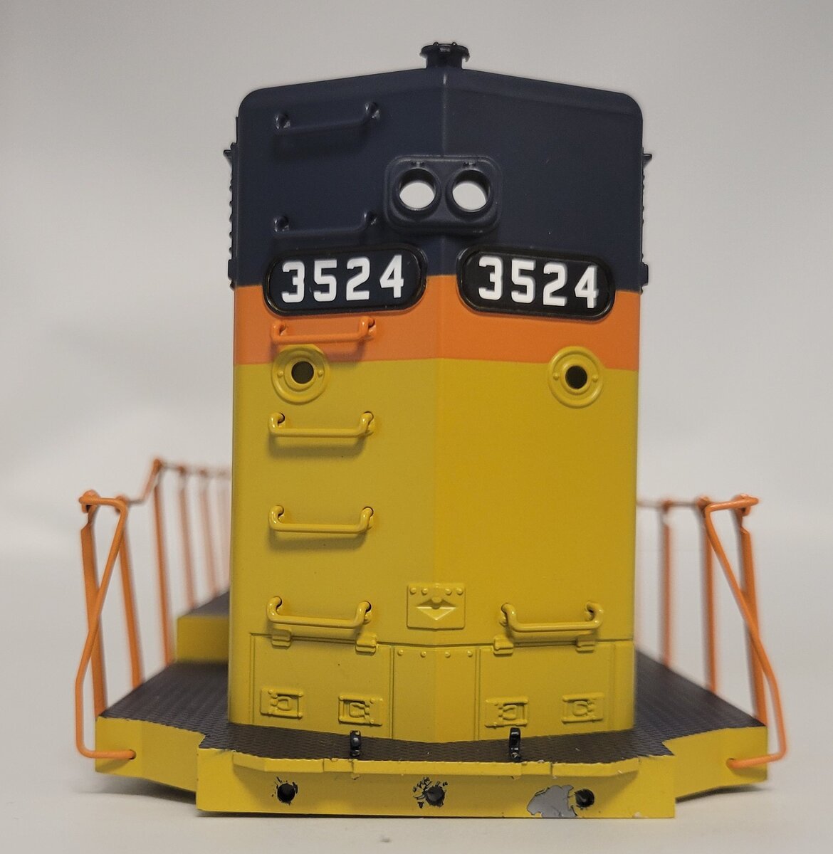 Lionel 38796-2 C&O Chessie System GP-35 Diesel Locomotive Shell #3524