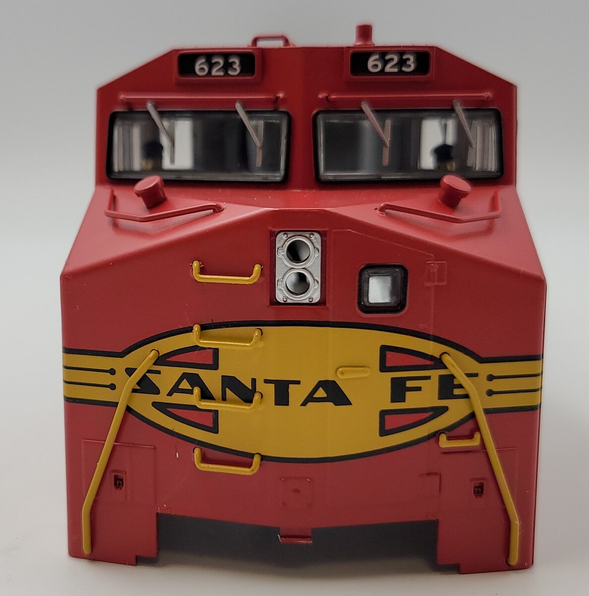 Lionel 39566-2 AT&SF DASH-9 Diesel Locomotive Shell #623