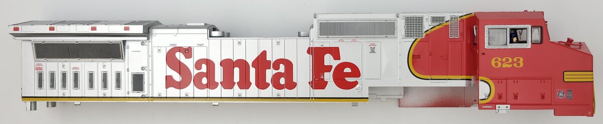 Lionel 39566-2 AT&SF DASH-9 Diesel Locomotive Shell #623