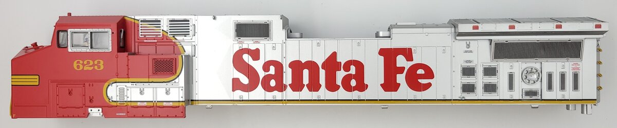 Lionel 39566-2 AT&SF DASH-9 Diesel Locomotive Shell #623