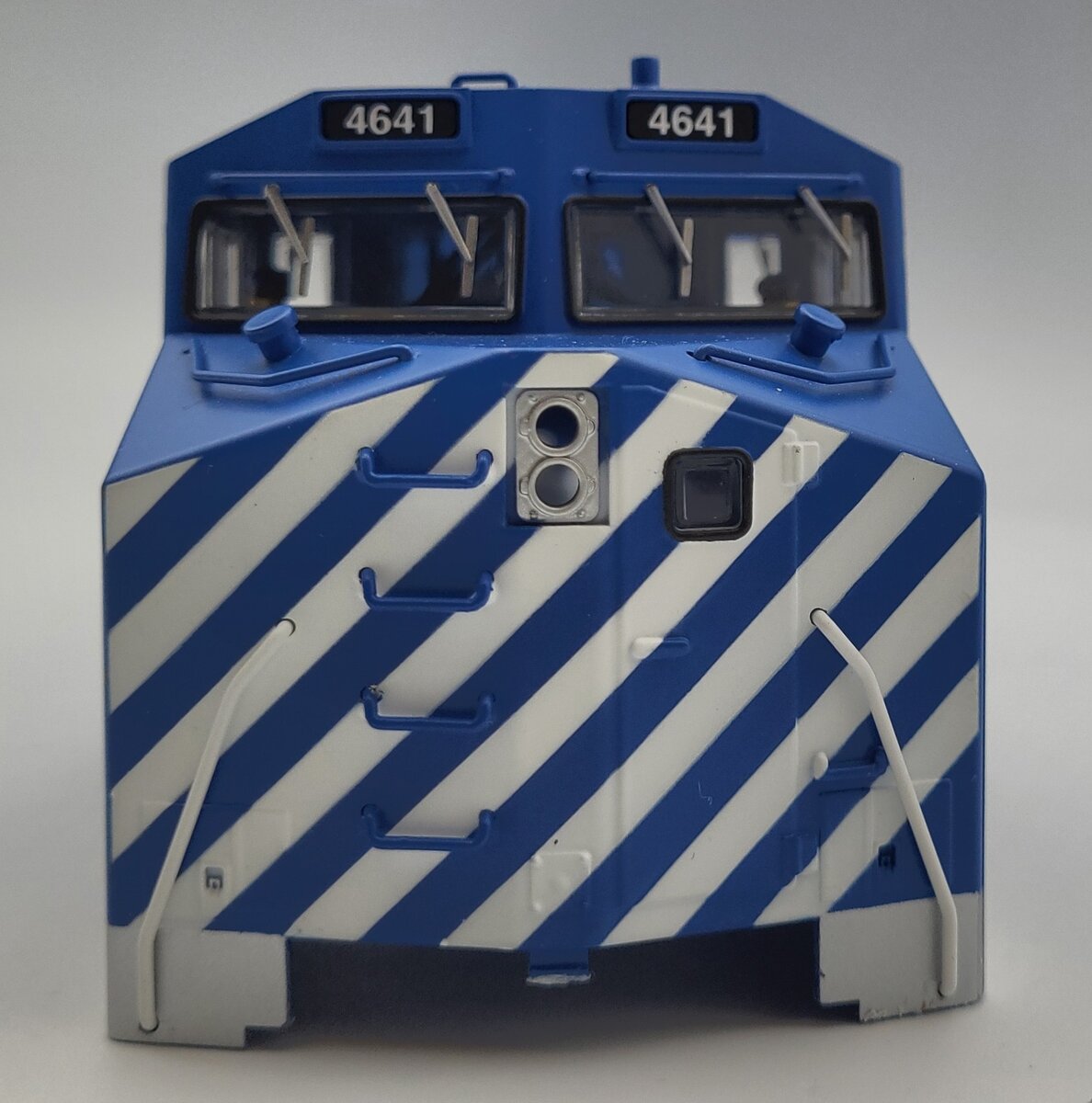 Lionel 39568-2 BC Rail Dash 9-44CW Diesel Locomotive Shell #4641
