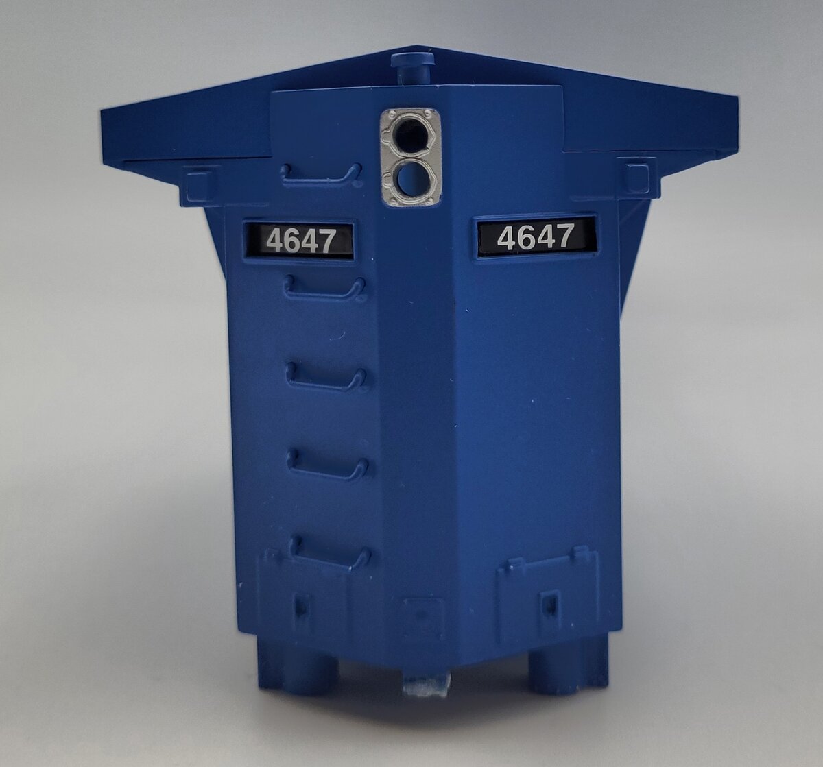 Lionel 39569-2 BC Rail Dash 9-44CW Diesel Locomotive Shell #4647