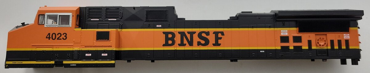 Lionel 39571-2 BNSF Legacy Dash 9-44CW Diesel Locomotive Shell #4023