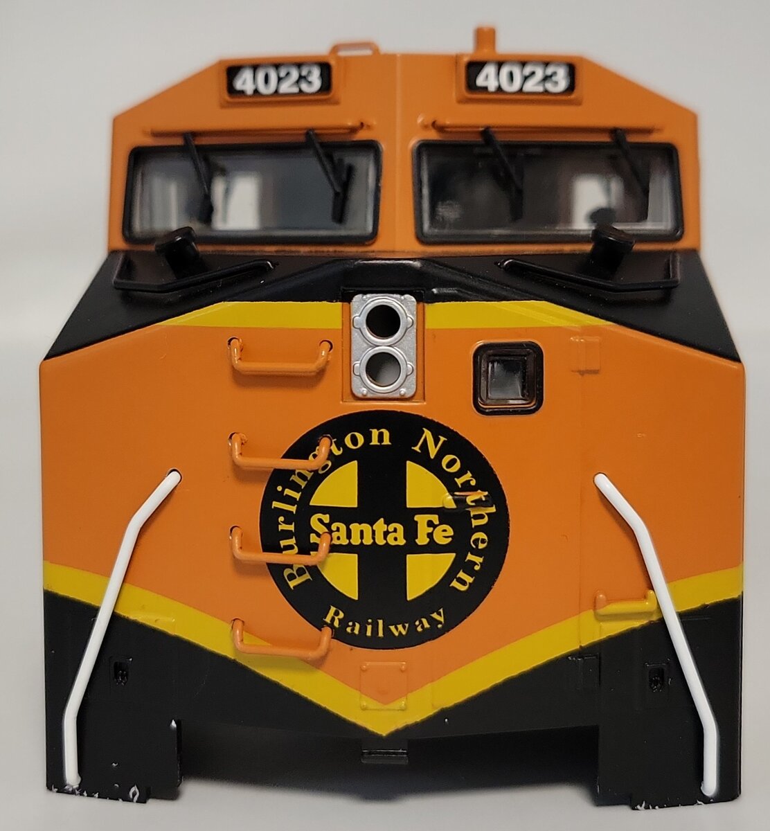 Lionel 39571-2 BNSF Legacy Dash 9-44CW Diesel Locomotive Shell #4023