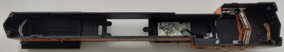 Lionel 39571-2 BNSF Legacy Dash 9-44CW Diesel Locomotive Shell #4023