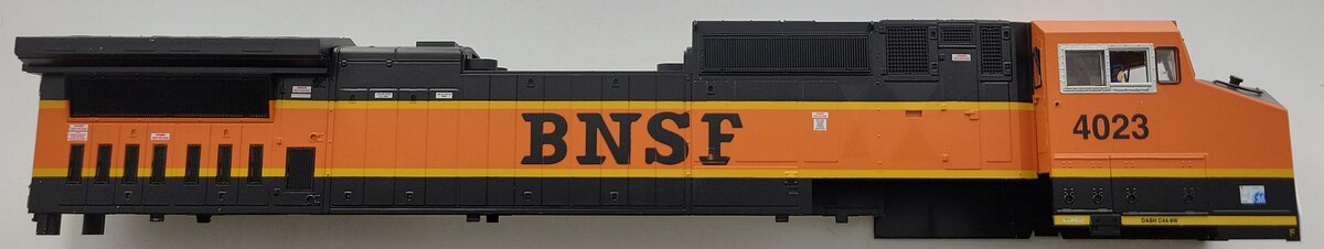 Lionel 39571-2 BNSF Legacy Dash 9-44CW Diesel Locomotive Shell #4023