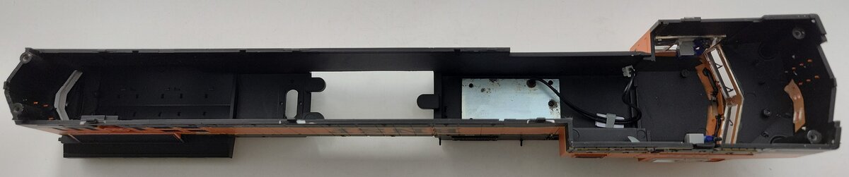 Lionel 39572-2 BNSF Legacy Dash 9-44CW Diesel Locomotive Shell #4037