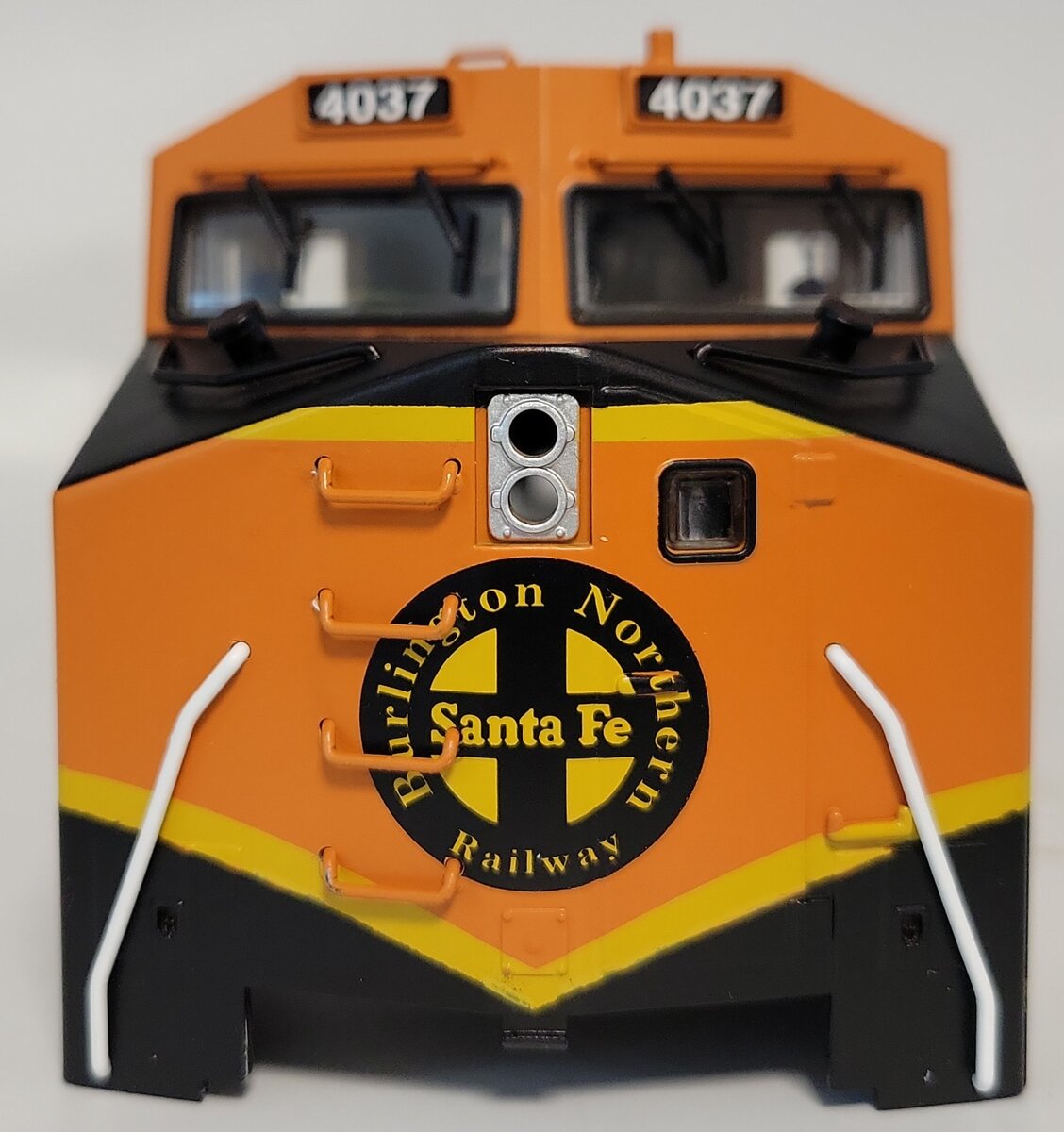 Lionel 39572-2 BNSF Legacy Dash 9-44CW Diesel Locomotive Shell #4037